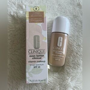 Clinique Even Better Clinical Vitamin Makeup SPF 45 Light medium cool 2